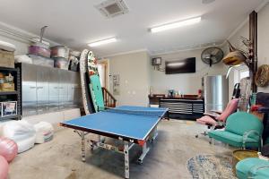 a room with a ping pong table and chairs at Luxurious Haven in Tavernier