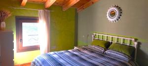 a bedroom with a bed and a mirror on the wall at Refugio La Cabrera in Mont-ral