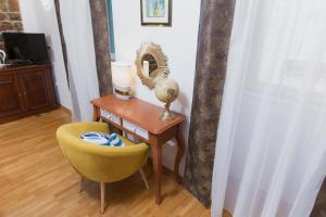TV a/nebo společenská místnost v ubytování Rooms Base