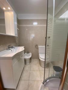 Koupelna v ubytování Rooms Base