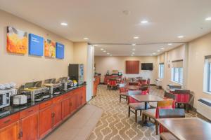 Et tv og/eller underholdning på Comfort Inn North - Air Force Academy Area