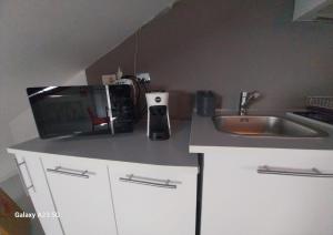 Kuchyň nebo kuchyňský kout v ubytování La Corte della Rocca