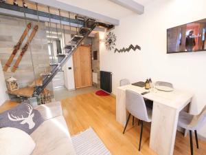 Televisyen dan/atau pusat hiburan di Ak House