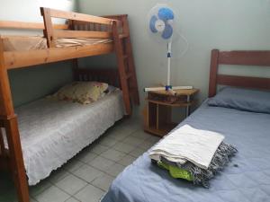 Ένα ή περισσότερα κρεβάτια σε δωμάτιο στο CASA ACONCHEGANTE TEMPORA CARAGUATATUBA