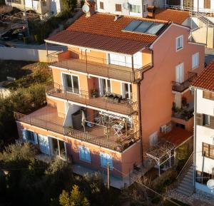 Budova, kde se apartmán nachází