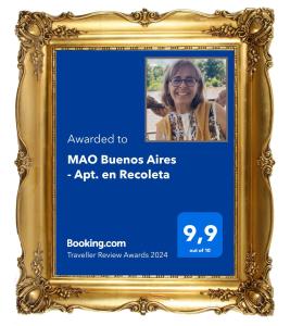 uma foto de uma mulher numa moldura dourada em MAO Buenos Aires - Apt. en Recoleta em Buenos Aires