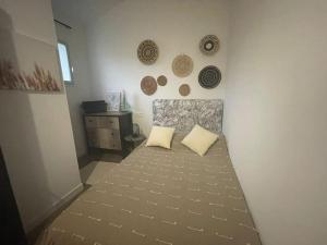 Postel nebo postele na pokoji v ubytování Porticcio- Duplex dans propriété privée