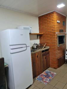 Küche/Küchenzeile in der Unterkunft Kitnet em Torres