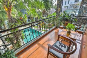 Ein Balkon oder eine Terrasse in der Unterkunft Tam Coc Serenity Hotel & Bungalow