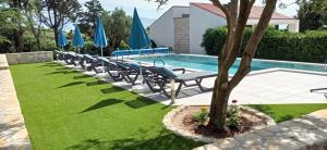 Bazén v ubytování Apartment in Casa Porta Luna, Gajac, Novalja nebo v jeho okolí