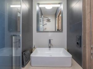 a white bath tub in a bathroom with a mirror at Bel appartement près des pistes, WiFi, animaux admis, parking - FR-1-645-46 in LʼHuez