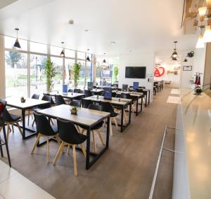 Sjónvarps- og/eða afþreyingartæki á Holiday Inn Express Strasbourg - Sud by IHG