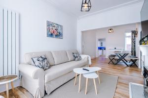 a living room with a white couch and a table at The Retreat near Salford Quays in Manchester