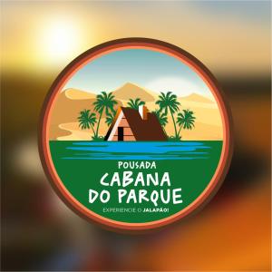 okrągła rama ze zdjęciem domu i palm w obiekcie POUSADA CABANA DO PARQUE w mieście Mateiros