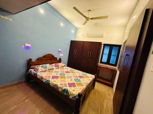 a bedroom with a bed with a quilt on it at SS Home Stay Accomodation in Tiruvannāmalai