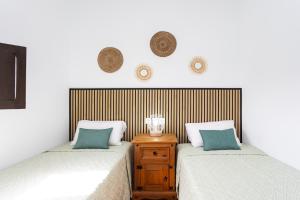 two beds sitting next to each other in a room at EK El Risco Candelaria in Candelaria