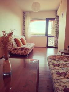 a living room with a couch and a glass table at Ma-Bebe SPA Suite - Thermal Jacuzzi and Family Comfort in Pchelin