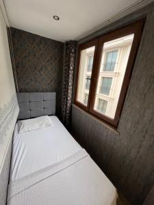 Postel nebo postele na pokoji v ubytování Dolce Vita Suite Hotel