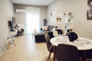 Posedenie v ubytovaní Axd DownTown Spacious Lux Apartment