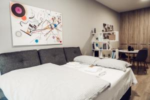Posteľ alebo postele v izbe v ubytovaní Axd DownTown Spacious Lux Apartment