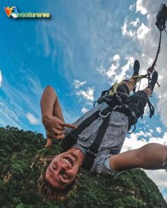 a man in a life vest on a parachute at HOTEL VILLA CAMPESTRE Aventureros in San Gil