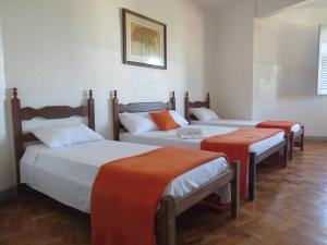 Tempat tidur dalam kamar di Hotel Centenário