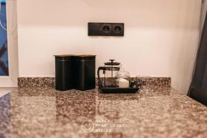 Príslušenstvo na prípravu kávy alebo čaju v ubytovaní Happy Day - ApartamentyHappy pl