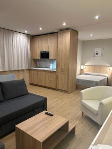 a living room with a couch and a bed at Primavera Premium Sierra Nevada 4 in Sierra Nevada