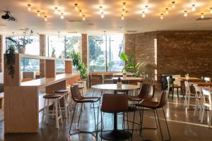 a restaurant with tables and chairs and a brick wall at Hotel Burbank in Burbank
