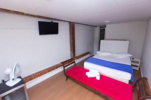 Cama ou camas em um quarto em Wafeh Pampulha Suítes