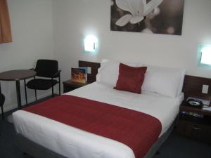 Postel nebo postele na pokoji v ubytování Devere Hotel