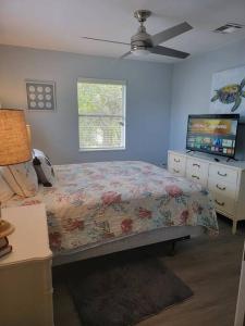 a bedroom with a bed and a television in it at Pelican Fresh Entire Unit Kit Washer Dryer Upstairs 3Mi to Beach in Bonita Springs