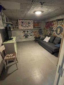 a living room with a couch and a television at Villa TILLA 110 m2, terrasse babyfoot fléchettes in Arcachon