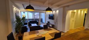 TV a/nebo společenská místnost v ubytování Noahs Apartments