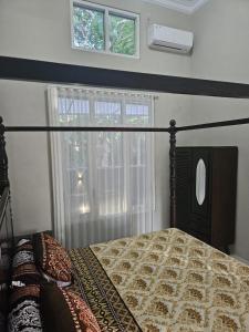 a bedroom with a canopy bed with a window at Villa Hollandia 