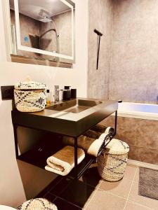 a bathroom with a sink and a bath tub at L'Entre 2 - Suite Wellness in Amay +21 photos