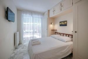 Wdf one bedroom heart of Cannes tesisinde bir odada yatak veya yataklar