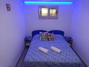Postel nebo postele na pokoji v ubytování DiVino Appartamenti Vista Mare + 20 fotografií