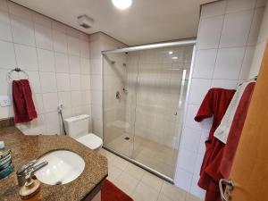 a bathroom with a shower and a sink and a toilet at Brasil 21 INDISPONÍVEL in Brasilia