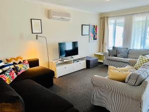 Χώρος καθιστικού στο Clampetts Pet Friendly Close to Township