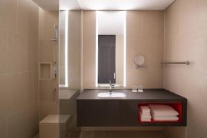 Courtyard by Marriott Suwon的一间浴室