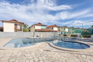 a swimming pool in the middle of a house at Casa Paresí completa na Praia dos Carneiros in Tamandaré