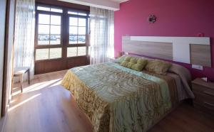 Postel nebo postele na pokoji v ubytování AG Casa de Aldea Laxe con jardín y playa a 7km