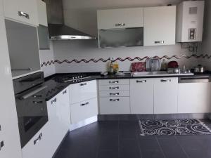 Photo de la galerie de l'établissement Appartement avec une superbe vue mer, à Sousse
