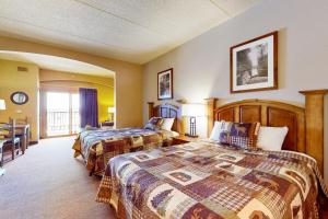 a hotel room with two beds and a desk at Chula Vista Condo 2632/2634 in Wisconsin Dells