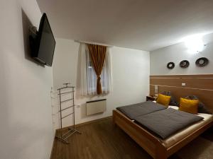 TV a/nebo společenská místnost v ubytování Apartmani Lotus Vrdnik