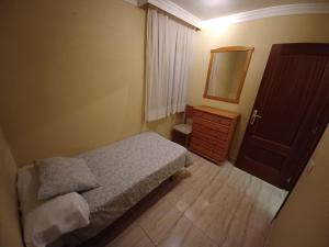 Postel nebo postele na pokoji v ubytování ÁTICOS BELLA LUCÍA