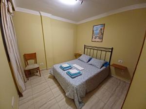 Postel nebo postele na pokoji v ubytování ÁTICOS BELLA LUCÍA