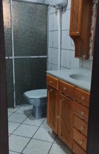 a bathroom with a toilet and a sink and a shower at uma casa na viagem in Três Cachoeiras