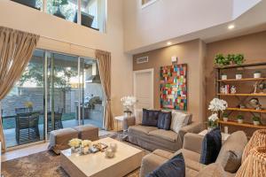a living room with a couch and a table at 4 Bedroom- 4,5 Bathroom Magic Village 7603 Rd in Orlando